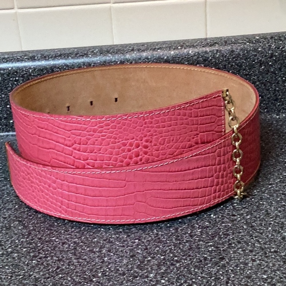 Croc embossed pink belt
